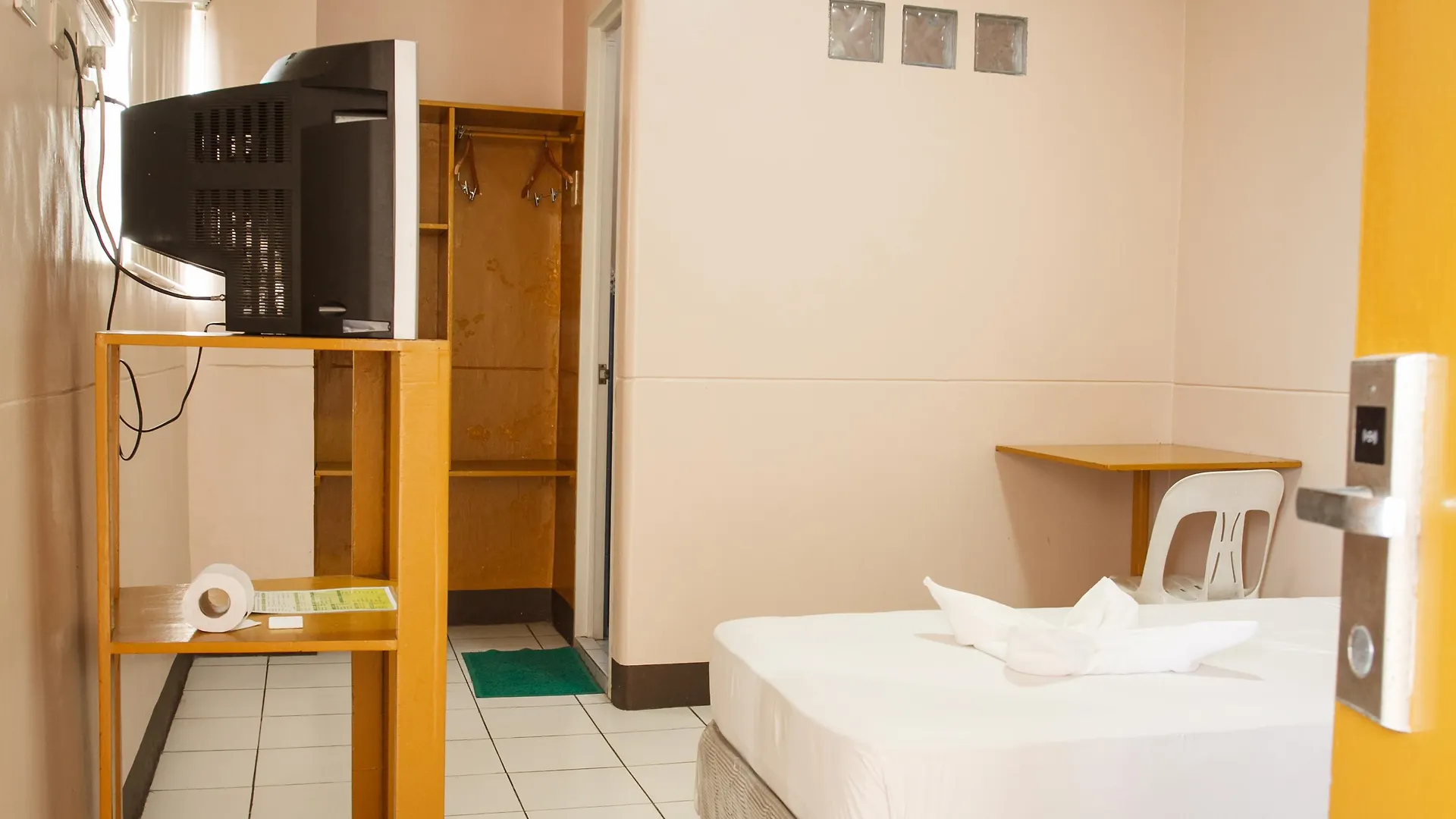 GV Hotel - Davao Stadt